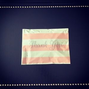 Instagram | @naelaxoxo & @naelaslocker